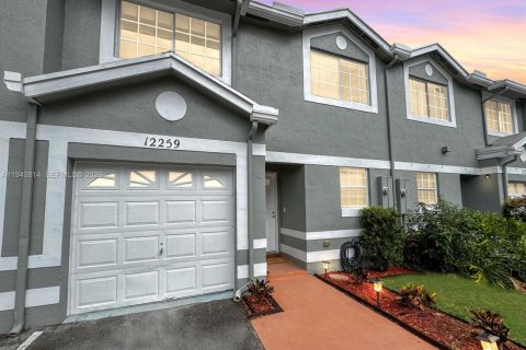 Townhouse in Cooper City, Florida 3 bedrooms, 125.42 sq.m. № 2005676 - photo 3
