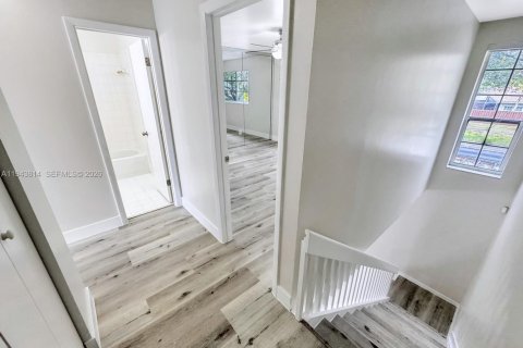 Townhouse in Cooper City, Florida 3 bedrooms, 125.42 sq.m. № 2005676 - photo 18