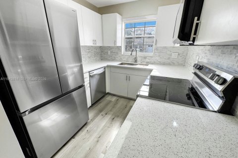 Townhouse in Cooper City, Florida 3 bedrooms, 125.42 sq.m. № 2005676 - photo 16