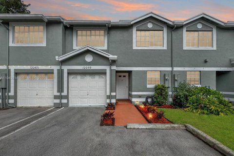 Townhouse in Cooper City, Florida 3 bedrooms, 125.42 sq.m. № 2005676