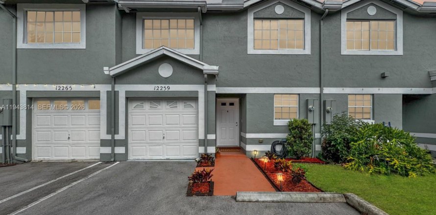 Townhouse in Cooper City, Florida 3 bedrooms, 125.42 sq.m. № 2005676