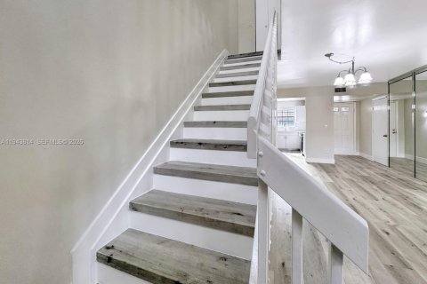 Townhouse in Cooper City, Florida 3 bedrooms, 125.42 sq.m. № 2005676 - photo 12