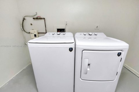 Townhouse in Cooper City, Florida 3 bedrooms, 125.42 sq.m. № 2005676 - photo 29