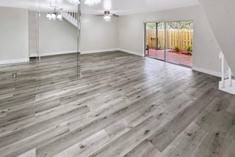 Townhouse in Cooper City, Florida 3 bedrooms, 125.42 sq.m. № 2005676 - photo 6