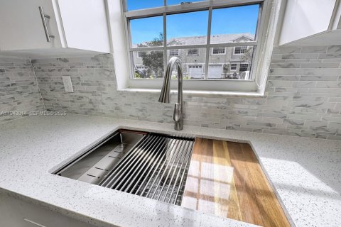 Townhouse in Cooper City, Florida 3 bedrooms, 125.42 sq.m. № 2005676 - photo 17