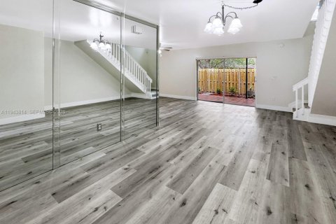 Townhouse in Cooper City, Florida 3 bedrooms, 125.42 sq.m. № 2005676 - photo 5