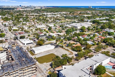 Commercial property in Hollywood, Florida № 2059888 - photo 11