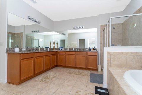 House in Orlando, Florida 4 bedrooms, 336.58 sq.m. № 1525356 - photo 28