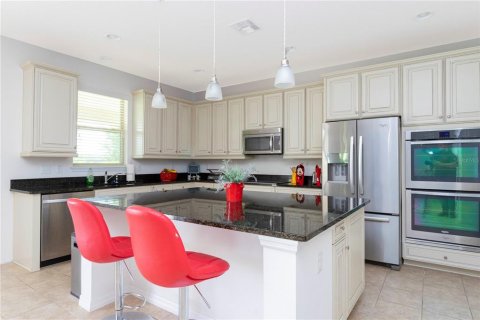 House in Orlando, Florida 4 bedrooms, 336.58 sq.m. № 1525356 - photo 10