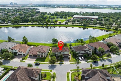 House in Orlando, Florida 4 bedrooms, 336.58 sq.m. № 1525356 - photo 1