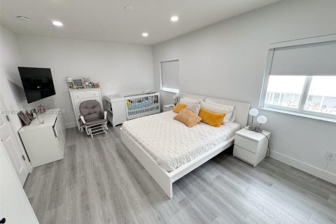 House in Miami, Florida 3 bedrooms, 172.61 sq.m. № 2024200 - photo 15