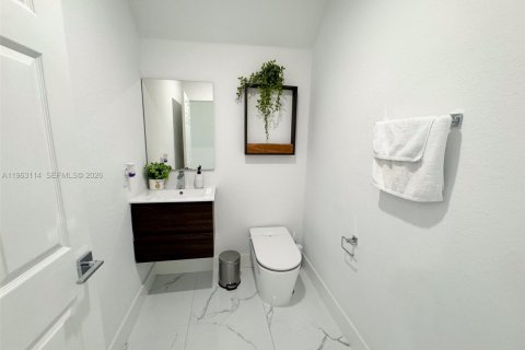 House in Miami, Florida 3 bedrooms, 172.61 sq.m. № 2024200 - photo 22