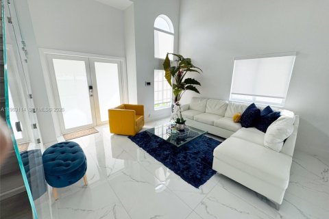 House in Miami, Florida 3 bedrooms, 172.61 sq.m. № 2024200 - photo 3