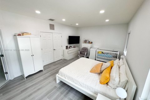 House in Miami, Florida 3 bedrooms, 172.61 sq.m. № 2024200 - photo 16