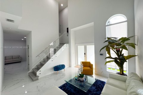 House in Miami, Florida 3 bedrooms, 172.61 sq.m. № 2024200 - photo 11