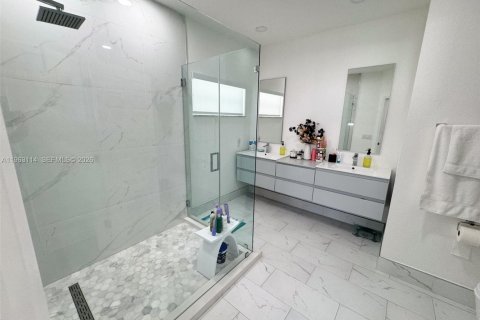 House in Miami, Florida 3 bedrooms, 172.61 sq.m. № 2024200 - photo 17
