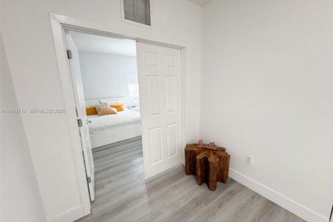 House in Miami, Florida 3 bedrooms, 172.61 sq.m. № 2024200 - photo 14