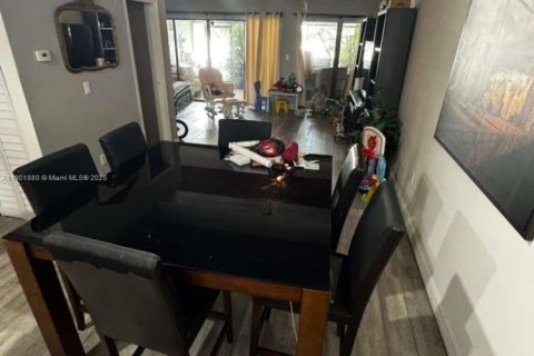 Condo in Miami, Florida, 3 bedrooms  № 1951788 - photo 13