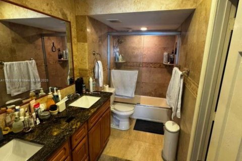 Condo in Miami, Florida, 3 bedrooms  № 1951788 - photo 15