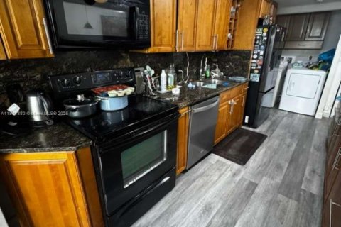 Condo in Miami, Florida, 3 bedrooms  № 1951788 - photo 3