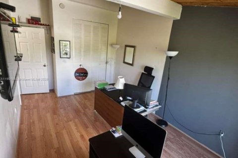 Condo in Miami, Florida, 3 bedrooms  № 1951788 - photo 9