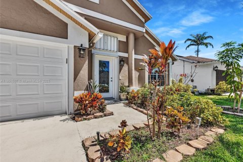 House in West Palm Beach, Florida 3 bedrooms, 162.76 sq.m. № 1890727 - photo 7
