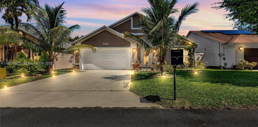 House in West Palm Beach, Florida 3 bedrooms, 162.76 sq.m. № 1890727