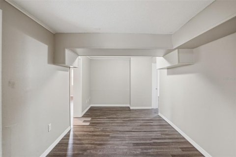 House in Winter Haven, Florida 5 bedrooms, 115.2 sq.m. № 2322696 - photo 11