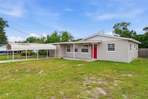 House in Winter Haven, Florida 5 bedrooms, 115.2 sq.m. № 2322696 - photo 3