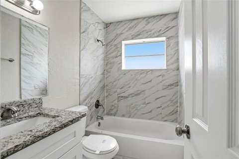 House in Winter Haven, Florida 5 bedrooms, 115.2 sq.m. № 2322696 - photo 22