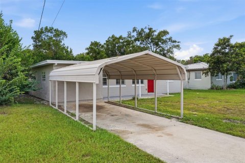 House in Winter Haven, Florida 5 bedrooms, 115.2 sq.m. № 2322696 - photo 2