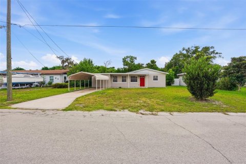 House in Winter Haven, Florida 5 bedrooms, 115.2 sq.m. № 2322696 - photo 4