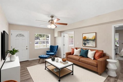 House in Winter Haven, Florida 5 bedrooms, 115.2 sq.m. № 2322696 - photo 5