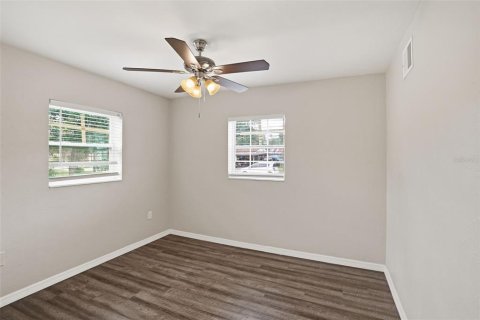 House in Winter Haven, Florida 5 bedrooms, 115.2 sq.m. № 2322696 - photo 17