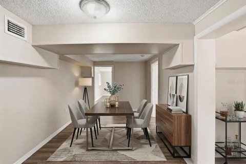House in Winter Haven, Florida 5 bedrooms, 115.2 sq.m. № 2322696 - photo 7