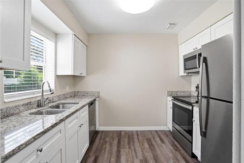 House in Winter Haven, Florida 5 bedrooms, 115.2 sq.m. № 2322696 - photo 13