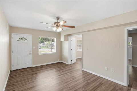 House in Winter Haven, Florida 5 bedrooms, 115.2 sq.m. № 2322696 - photo 10
