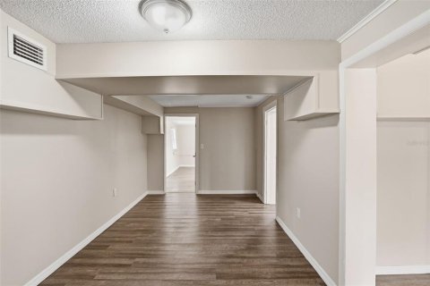 House in Winter Haven, Florida 5 bedrooms, 115.2 sq.m. № 2322696 - photo 15