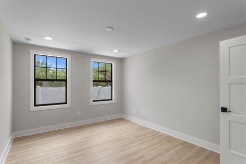 Townhouse in Tampa, Florida 4 bedrooms, 281.03 sq.m. № 2284129 - photo 30