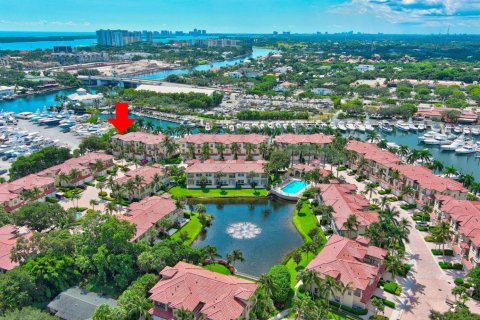 Adosado en Palm Beach Gardens, Florida 3 dormitorios, 294.13 m2 № 2158186