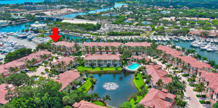 Adosado en Palm Beach Gardens, Florida 3 dormitorios, 294.13 m2 № 2158186