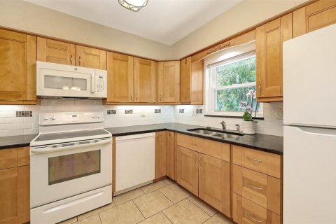 House in Sarasota, Florida 3 bedrooms, 120.77 sq.m. № 1804063 - photo 11