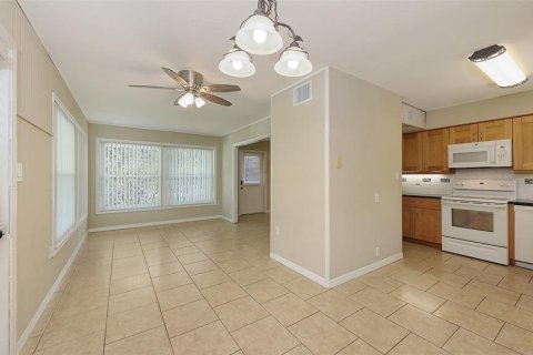 House in Sarasota, Florida 3 bedrooms, 120.77 sq.m. № 1804063 - photo 4