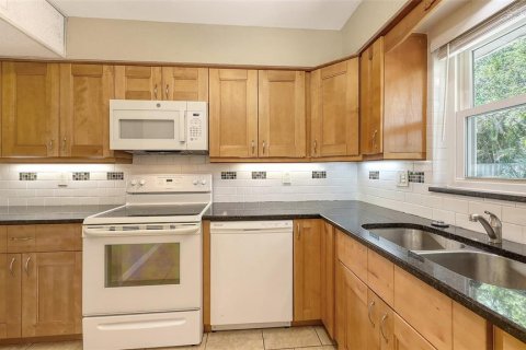 House in Sarasota, Florida 3 bedrooms, 120.77 sq.m. № 1804063 - photo 12