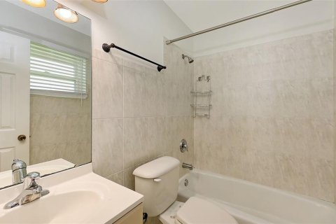 House in Sarasota, Florida 3 bedrooms, 120.77 sq.m. № 1804063 - photo 19
