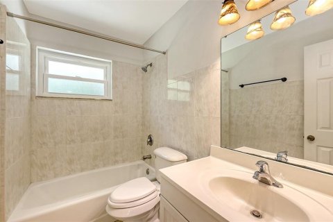 House in Sarasota, Florida 3 bedrooms, 120.77 sq.m. № 1804063 - photo 16