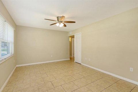 House in Sarasota, Florida 3 bedrooms, 120.77 sq.m. № 1804063 - photo 9