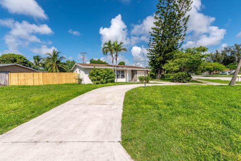 House in Boynton Beach, Florida 3 bedrooms, 94.48 sq.m. № 2188946 - photo 4