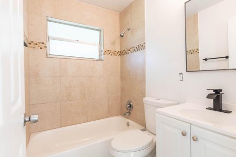 House in Boynton Beach, Florida 3 bedrooms, 94.48 sq.m. № 2188946 - photo 17