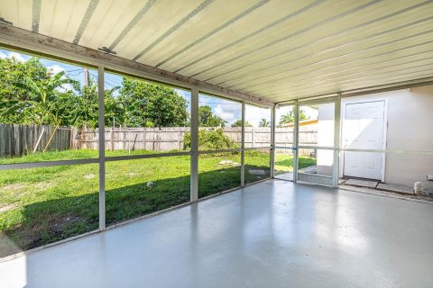 House in Boynton Beach, Florida 3 bedrooms, 94.48 sq.m. № 2188946 - photo 12